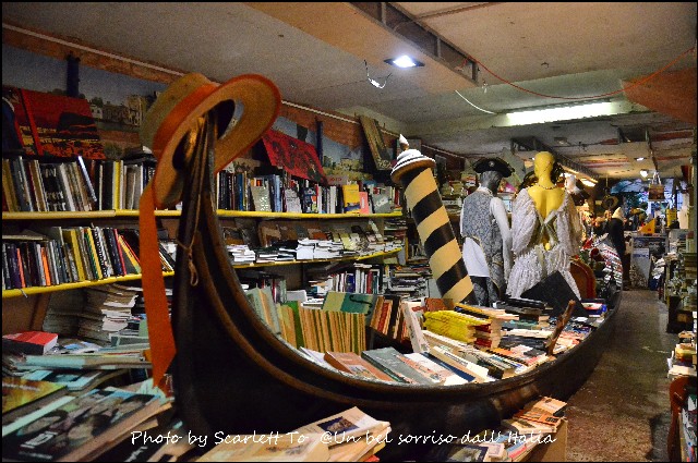 Libreria acqua alta2