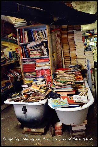 Libreria acqua alta3